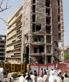 En el momento del ataque, 14 personas estaban siendo interrogadas en la séptima planta del edificio, entre ellos dos sospechosos de ser terroristas
suicidas que habían sido detenidos
durante esta semana en Lahore, capital de la provincia oriental del Punjab.