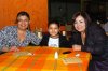 02032008
Entre risas y buen humor, Jorge Zarzar Mijares, Yanira Arizpe Handal y sus hijos Jorge y Marian cocinaron Alambre de Kafta.