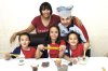 02032008
Juan Carlos Romero, le encanta cocinar, su esposa Myrna y sus niños disfrutaron de unas ricas empanadas chilenas.