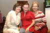 15032008
Arlette Maycotte Muñoz junto a su futura suegra Gabriela de García y su mamá Esther de Maycotte.