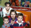 09032008
Gina Maturino con sus hijos Jorge y Alexander Maturino.