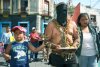 Creyentes católicos cargan cadenas y espinas en la ciudad mexicana de Atlixco, durante una procesión de penitencia que les permite pagar sus promesas por beneficios recibidos.