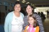 14032008
Elia Robles viajó a Tijuana y la despiden Lilia Robles y Lorena Sandoval.