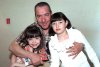 16032008
Juan Dehesa a lado de sus hijas Camila y Victoria Dehesa.