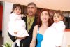16032008
Karol Andrea y Paula Fernanda Ayala Garza con sus papás Mario Fernando Ayala Fernández y Lucy Garza de Ayala captados durante su fiesta de bautizo.