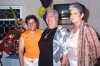 24032008
Bertha Irene Álvarez García, quien festejó sus 70 años de vida, la acompañan su hija Irene y su prima Bruny.