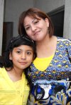 26032008
Tamy Balderas de Canales con su hija Perla Yazmín Canales quien cumplió diez años de edad.