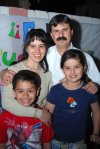 20032008
Marcela en compañía de su familia, Carlos Murillo, Ana Sofía y Carlos Murillo Campos.