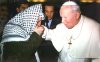 Juan Pablo II y Yasser Arafat se encontarón en 12 ocasiones durante los 26 años de pontificado del Santo Padre. Arafat fue recibido 11 veces en el Vaticano: la primera el 15 de septiembre de 1982 y la última el 30 de octubre de 2001. El líder palestino y el Santo Padre se encontrarón también en Belén durante la peregrinación del Papa a Tierra Santa en marzo de 2002.