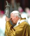 Durante su pontificado, el Papa Juan Pablo II viajó un total de un millón 247 mil 613 kilómetros, ó 3.24 veces la distancia de la Tierra a la Luna, en viajes papales dentro y fuera de Italia.
