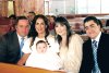 Recibe las aguas del bautismo
Jaime Russek Fernández y Liliana Rodríguez de Fahur con su hijo Gabriel, Maricarmen Rodríguez de Fahur y Jorge Fahur Pérez.