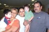 01042008
Maribel Ordaz y los pequeños David y Daniel Kapusta viajaron rumbo a San Diego, California, fueron despedidos por Lidia Rojas y Juan José Montiel.