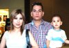 08042008
Ithan junto a sus papás Iván Ramírez Vallejo y Cristy Soriano de Ramírez, en su fiesta de cumpleaños.