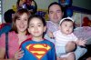 09042008
Andrés acompañado de su hermana Daniela Michelle y de sus padres Daniel Salas Azpiazu y Marcela Monárrez de Salas.
