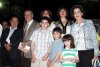 06042008
Don Ramón Iririarte Maisterrena, acompañado de su esposa Jossie, de sus hijas Lorena y Marisela y nietos.