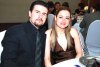 14042008
Isolda y Mario Jiménez, en una boda.