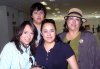 15042008
Nadia Sánchez partió rumbo a la ciudad de Sacramento, California, y fue despedida por Melissa, Gustavo y Alicia