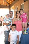 27042008
Rolando Juárez Anaya y Yadira Cháirez de Juárez junto a sus hijos Braulio y Regina el dia de su cumpleaños