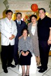 13042008
Sra. Ricarda Borjas de Martínez, captada con sus familiares festejando su 90 aniversario de vida
