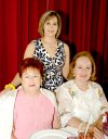 18042008
Vicky de Sifuentes, Ma. Luisa Sifuentes y Alma Delia García, en una velada celebrada el sábado pasado.