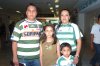28042008
Rigoberto Encinas llegó de Guadalajara, fue recibido por su familia Rosario Espino y los niños José Eduardo y Rocío Encinas.