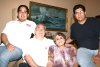 28042008
El señor Federico a lado de su esposa Guadalupe M. de Echavarría y sus hijos Jorge y Federico.