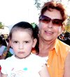 01052008
Sarah Aguilar Escalera y su abuelita Lupita O. de Mitre, en un festejo del Día del Niño