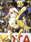 Pero cuando mejor jugaba el cuadro de Emerson Leao, vino el segundo gol de Cabañas. Villa lanzó un pase largo, el paraguayo salió en buena posición y evitó el fuera de lugar con todo el espacio por delante, en el sector derecho.