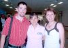 06052008
Mariano Montaña, Jade Romero y la pequeña Regina, tomaron un vuelo hacia la Ciudad de México.