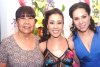05052008
Tania acompañada por su mamá Hortensia Morales Ochoa y su hermana Karol Posada Morales, quienes también fueron las anfitrionas de su despedida.