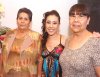 05052008
Tania acompañada por su mamá Hortensia Morales Ochoa y su hermana Karol Posada Morales, quienes también fueron las anfitrionas de su despedida.