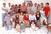 14052008
Javier y María de Lourdes de la Fuente, acompañados de hijos, nietos y demás familiares en la celebración de su 45 aniversario de matrimonio