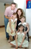 04052008
Alberto Arriaga y Sonia da Arriaga junto a sus hijos Ivanna, Luciana y Aitania.