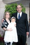 04052008
El pequeño Daniel junto a sus padres Cristina Saracho de Batarse y Francisco Batarse Dieck