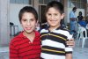04052008
Jesús Fernando y José Alberto Niño Banda, asistieron a un festejo del Día del Niño.