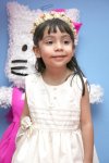 05052008
La pequeña Marcela Alejandra disfrutó en grandes de su cumpleaños.