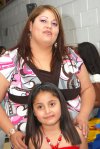 08052008
La nena con su mamá Marisol Cavelaris.