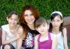 13052008
Sonia Delgado de Arriaga junto con sus hijas Ivanna, Luciana y Aitana Arriaga.