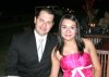 04052008
Roberto Peña y Alma Ugalde, captados durante una divertida boda.