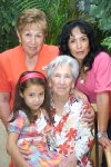 08052008
Doña Marina González de Rojas, celebró su cumpleaños junto a todos sus familiares.