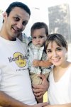 Claudia Robles de Garza y Alfredo Garza con sus hijos Alfredo y Marigaby Garza Robles.