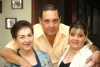 27052008
Doña Irma Guerrero con sus hijos Julián y Marissa Núñez Guerrero.