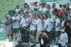 Daniel Guzmán por fin levantó el trofeo de campeón como director técnico, junto a sus jugadores en una tarde que
nunca olvidará.