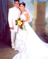 Sr. Iván Flores Barrera y Srita. Karla Patricia Macías Chávez contrajeron matrimonio en la parroquia de Santa Rosa de Lima, el domingo cuatro de mayo de 2008.