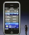 El presidente ejecutivo de la compañía, Steve Jobs, mostró el celular en la Conferencia Mundial de Programadores de Apple en San Francisco.