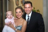 05062008
La pequeña festejada con sus papás Carlos y Fernanda, y sus padrinos Mauricio y Myrna