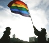 Un mes después de que la Corte Suprema declarase ilegales las leyes que impedían las bodas entre homosexuales en California, los registros civiles empezaron a tramitar las licencias de matrimonio para gays y lesbianas.