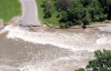 Aspecto de la intensa inundación del río Iowa, sobre una autopista a las afueras de Iowa city.