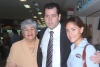 10062008
Simón Vargas se despidió de Carmen Vargas y Ricardo Rendón, por su viaje a México.