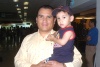 12062008
Padre e hijo. Ricardo Rodríguez y el pequeño Yoshua Rodríguez, se marcharon a la Ciudad de México